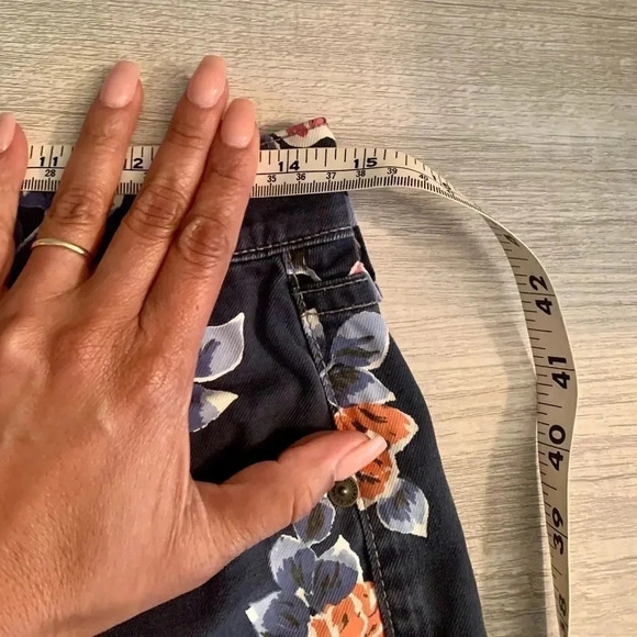 Citizens Of Humanity Chloe Floral Cutoff Shorts 29 - Picture 9 of 10